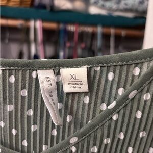 EST Top army green with polka dots